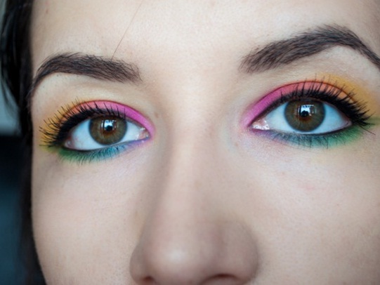 Wear some colorful eye makeup