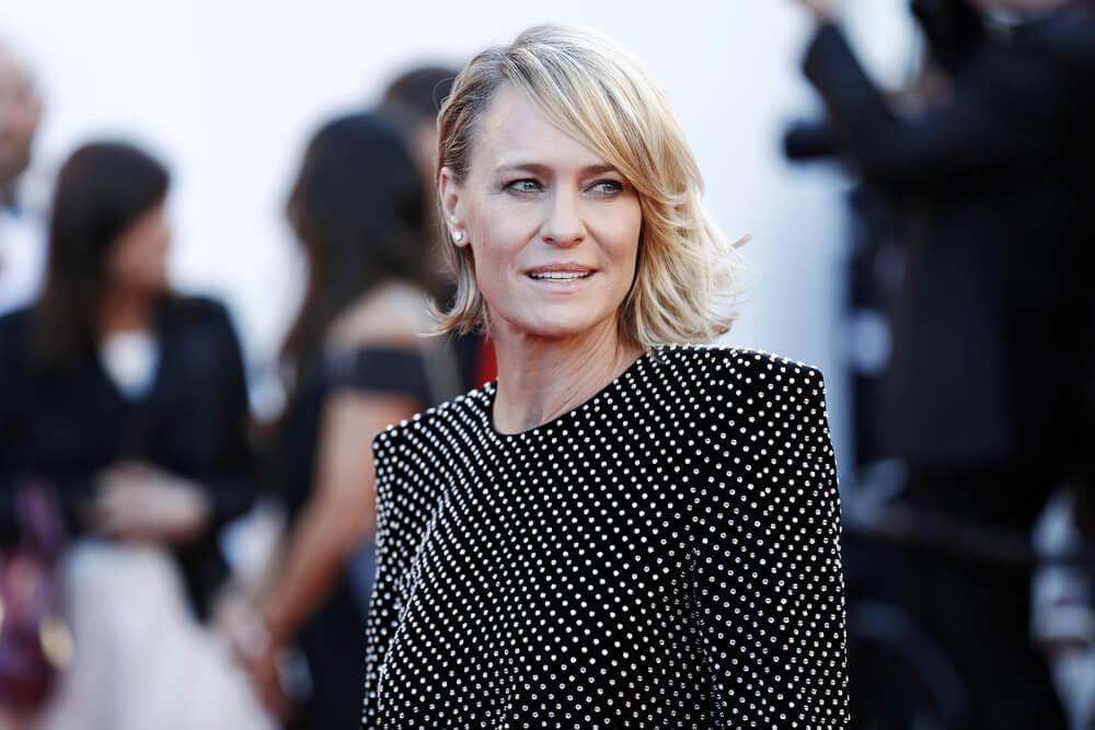CANNES, FRANCE - MAY 17: Robin Wright attends the 'Ismael's Ghosts' premiere and Opening Gala during the 70th Cannes Film Festival on May 17, 2017 in Cannes, France.